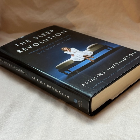 🟢 The Sleep Revolution by Arianna Huffington | Self-Help | Hardcover Book - Picture 4 of 12